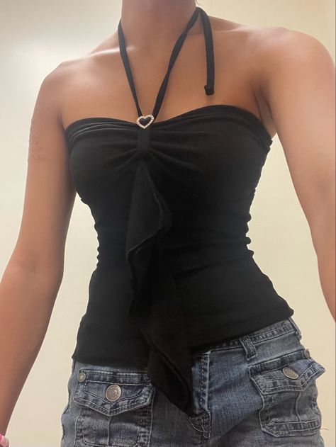 Halter Top Aesthetic Outfit, Backless Y2k Top, Halter Top And Jeans Outfit, Summer In The 2000s, Summer Halter Tops Outfit, Y2k Strapless Top, Summer Tops Y2k, Tops Inspo Aesthetic, Cute Halter Top Outfits