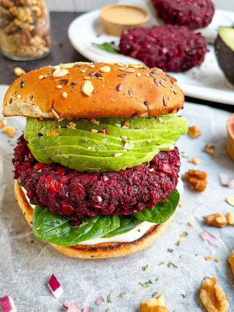 Beet Veggie Burger, Nikki Vegan, Beet Burger Recipe, Homemade Veggie Burger Recipe, Roasted Beets And Carrots, Vegetarian Burgers, Homemade Veggie Burgers, Vegan Burger Recipe, Beet Burger