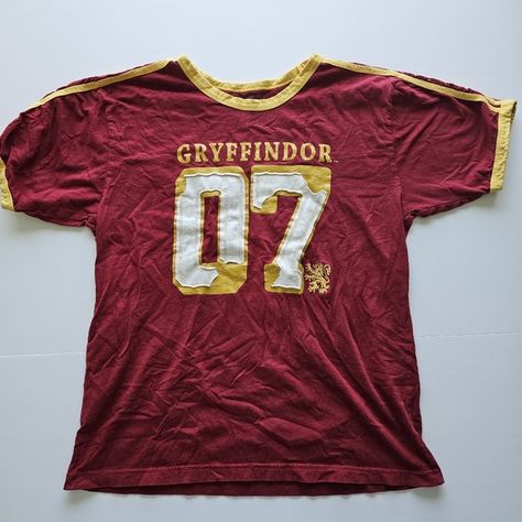 Wizarding World Harry Potter Gryffindor Quidditch TShirt Size Large Orlando Quidditch Outfit Gryffindor, Marauders T Shirt, Gryffindor Clothes, Universal Studios Orlando Harry Potter, Gryffindor Quidditch Team, Quidditch Gryffindor, Quidditch Uniform, Quidditch Shirt, Gryffindor Uniform