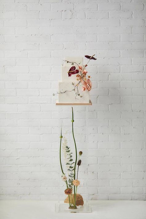 modern square wedding cake with sugar flowers on a flower-filled acrylic podium Ikebana Wedding, Acrylic Podium, Square Wedding Cakes, Minimalist Bride, Luxury Wedding Cake, Modern Wedding Inspiration, Two Brides, Gorgeous Wedding Cake, Cake Bars