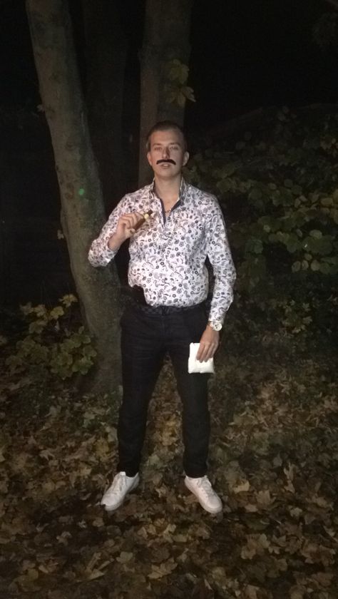 Pablo Escobar Halloween Costume / Kostüm - Narcos Black Halloween Dress, Pablo Escobar, Black Halloween, Halloween Dress, Halloween Season, Halloween Outfits, Halloween Costume, Halloween Costumes, Halloween