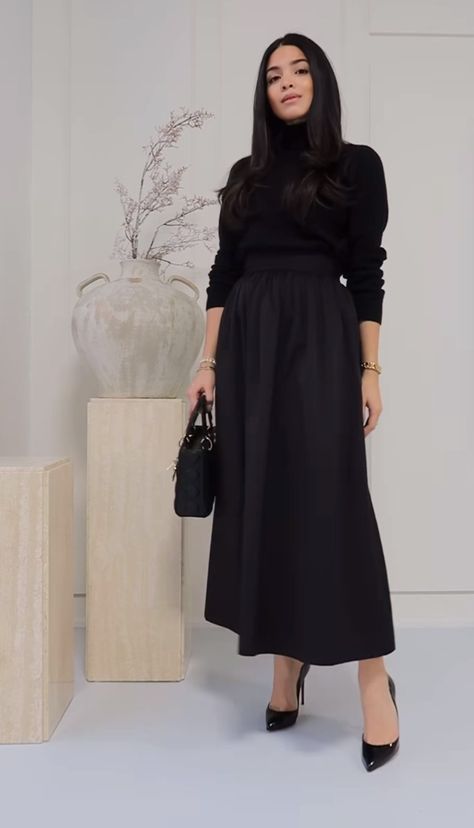 Elegant Midi Skirt Outfit, Cold Day Outfits, Elegant Midi Skirt, Taffeta Skirt, Ball Skirt, Autumn Winter Outfits, Midi Skirt Outfit, Autumn Winter 2024, All Black Outfit