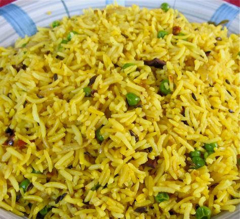 Fried Rice with Fennel Seeds and Peas Stir Fry Rice, Indian Rice, Fennel Recipes, Family Lunch, Vegan Rice, Soup Beans, Fennel Seeds, Rice Dishes, Fennel