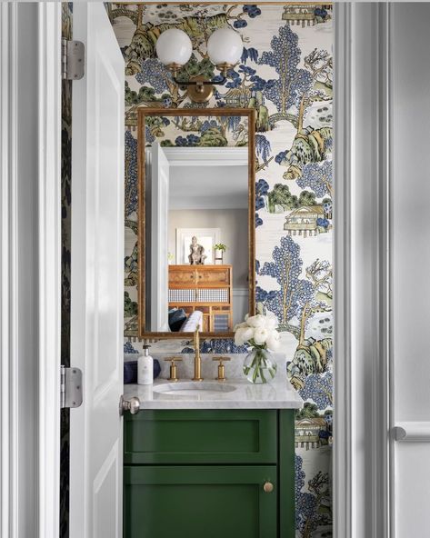 Dramatic Powder Room, Small Half Bathroom, Wallpaper Powder Room, Small Downstairs Toilet, Green Bathroom Vanity, Beach Style Bathroom, Dorm Bathroom, Powder Bathroom, Powder Room Wallpaper