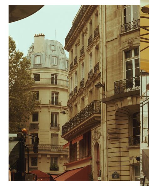 a gloomy day in paris 🥐☕️ shot on a vintage digicam #paris #parisphotography #france Paris In The 50s, France Aesthetic Vintage, Vintage Paris Aesthetic, Paris 1970, France Aesthetic, Day In Paris, Old Paris, Paris Aesthetic, Gloomy Day