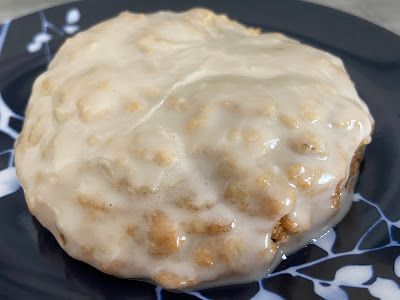 Crumbl Cookie Oatmeal Copycat, Crumbl Oatmeal Copycat, Crumbl Iced Oatmeal Cookie Copycat, Low Carb Jello Dessert, Crumbl Recipes, Simple Vanilla Icing, Crumbl Copycat, Crumble Cookie Recipe, Crumble Cookie