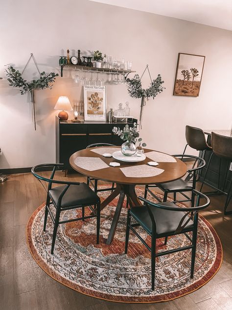 Apartment Dining Room With Carpet, Boho Contemporary Dining Room, Dining Area In Apartment, Modern Boho Chic Dining Room, Bar Ideas For Apartment Dining Rooms, Boho Theme Dining Room, Small Condo Dining Room Ideas, Barstools In Apartment, Round Table Dining Room Aesthetic