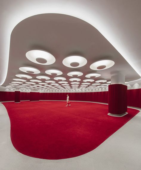 Twa Hotel, Tiny Office, A Sense Of Place, Retro Interior Design, Architecture Magazine, Spatial Design, Mid Century Architecture, Retro Interior, Gathering Space