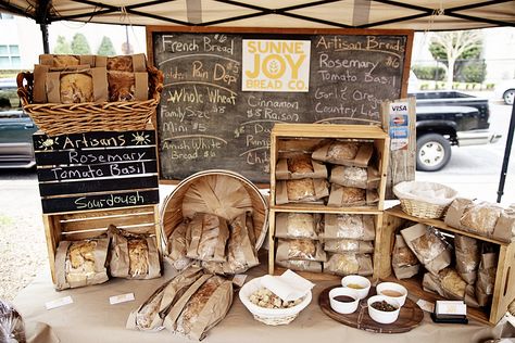 Baker Vendor Booth, Farm Stand Recipes, Baked Goods Stand, Garage Bakery, Farmers Market Bakery Display, Bakery Farmers Market Display, Pop Up Bakery Display Ideas, Bread Business, Micro Bakery