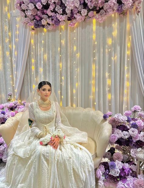 pakistani Pakistani Wedding Decoration Barat, Pakistani Engagement Dresses For Bride, Barat Decoration Pakistani, Simple Barat Dress Pakistani, Nikah Dress Pakistani Brides Simple, Simple Nikah Outfit Pakistani Bridal, Nikah Ideas Pakistan, Simple Nikkah, Engagement Hand