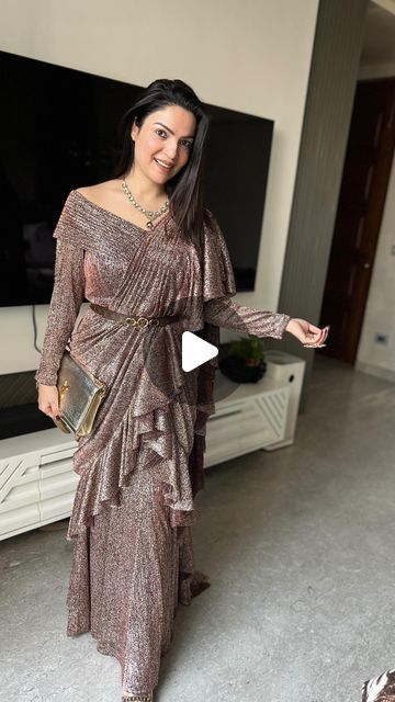 Esha Datta on Instagram: "GRWM for a Destination Wedding! 😍✨

Have styled this pre-draped saree with subtle makeup, belt & some accessories 🤍

Currently obsessing over this super comfortable metallic fabric pre-draped saree! ❤️😍
.
.
.
#destinationwedding #yaarkishaadi #predrapedsaree #delhi #makeup #style #designer" Draped Saree, Subtle Makeup, Drape Saree, Makeup Style, Metallic Fabric, Destination Wedding, Saree, Makeup, Fabric