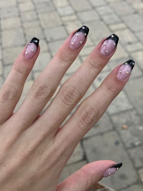 Short Round Nails With Rhinestones, Black Nails With Glitter French Tip, Reputation Nails Short, Black French Glitter Nails, Black Nails Diamonds, French Nails Diamonds, Black Nails With Diamonds, Short Rounded Acrylic Nails, Nails Diamonds