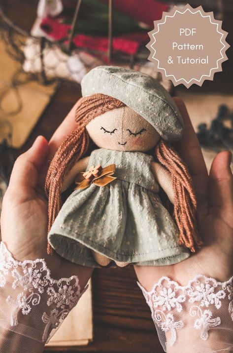 Easy Fabric Doll Patterns Free Printable, Tiny Dolls To Make, Doll Making Ideas, Free Doll Patterns, Handmade Dolls Tutorial, Baby Doll Blanket, Rag Doll Hair, Clothing Sewing Patterns Free, Handmade Dolls Patterns