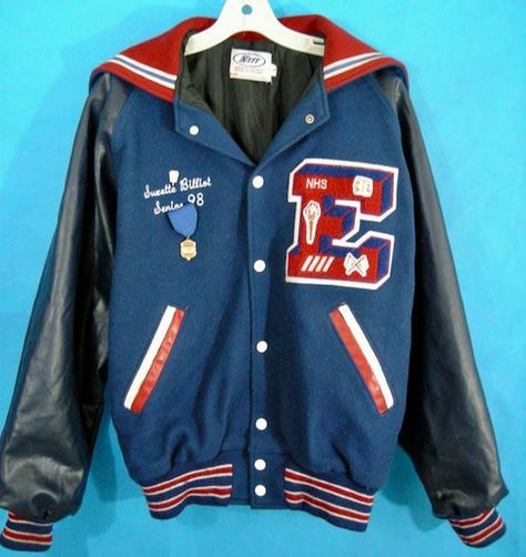 Preppy Jacket, Varsity Jacket Outfit, School Jacket, Jacket Varsity, Varsity Letterman Jackets, College Jackets, Jacket Pins, Letterman Jacket, Team Wear