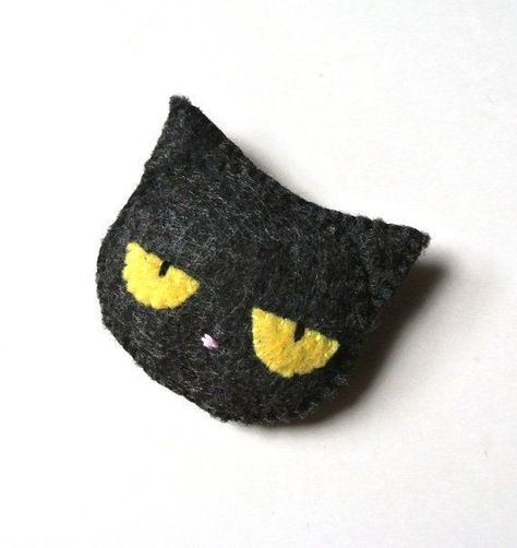 Cat Felt, Felt Keychain, Handmade Stuffed Animals, Cute Sewing Projects, Black Kitty, Sewing Stuffed Animals, Felt Halloween, Felt Cat, Felt Brooch