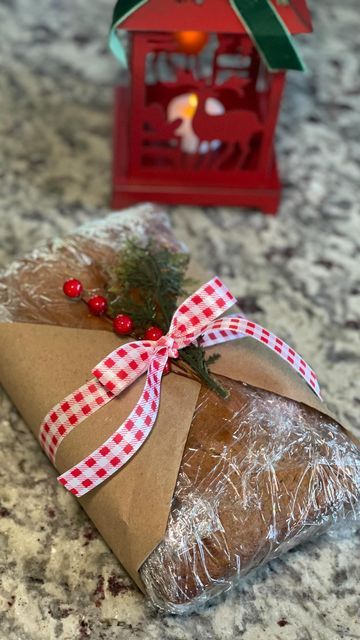 Bread Basket Gift Ideas Holidays, How To Wrap Bread As A Gift Basket Ideas, Gift Of The Magi Bread, How To Wrap Mini Loaves For Gifts, Bread Gift Wrapping Ideas, Christmas Bread Gifts, Giving Bread As A Gift, Loaf Wrapping Ideas, How To Wrap Banana Bread As A Gift