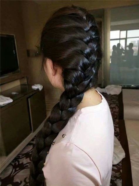 Parisian Perfection: Classic French Braid Hairstyles Straight for Beginners Indian Long Hair Braid, Long Shiny Hair, Long Indian Hair, Long Silky Hair, Long Hair Pictures, Short Straight Hair, روتين العناية بالبشرة, Hair Styler, Hair Braid