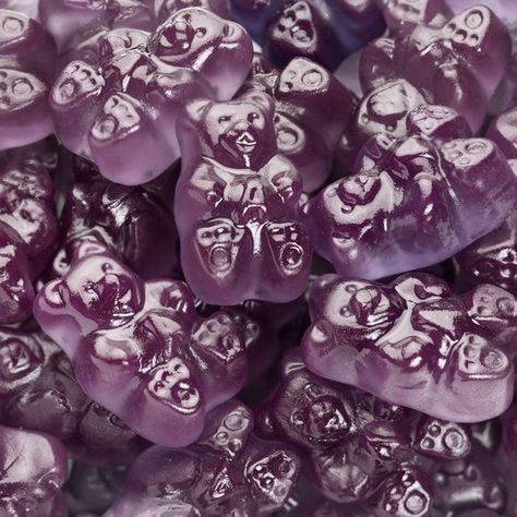 Concord Grape Gummi Bears Grape Gummies, Purple Gummy Bears, Purple Candy Buffet, Vanellope Cosplay, Concord Grapes, Wallpers Pink, Grape Flavor, Gummi Bears, Candy Buffet Wedding