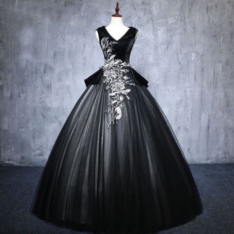 Odette Aesthetic, Elegant Black Prom Dresses, Dress With Applique, Black Quinceanera Dresses, Black Ball Gown, Formal Prom Dress, Formal Ball Gown, Prom Dress Evening, Prom Dresses 2019