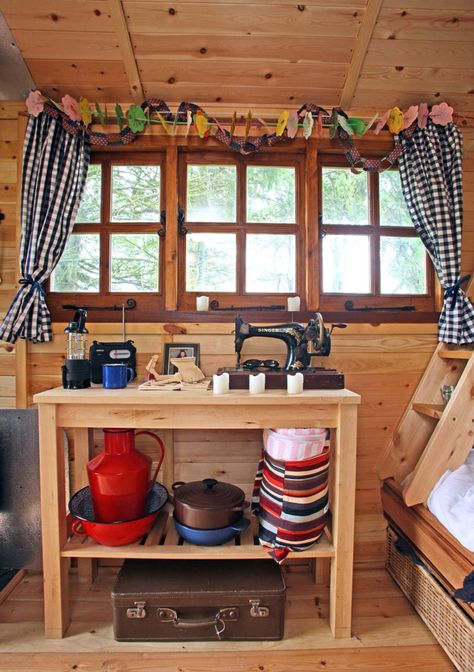 yorkshire-shepard-hut-2 Sheperd Hut, Camping Pods, Shepherds Huts, Shepherd Hut, Shepherd Huts, Alternative Housing, Tiny House Swoon, Nest Building, Tiny House Interior Design