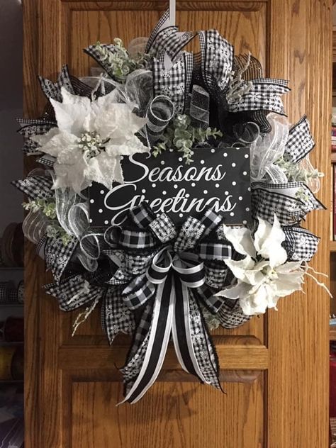 Black And White Christmas Wreath Ideas, Black Christmas Wreath Ideas, Black And White Wreath Ideas, Black And White Christmas Wreaths, Black Christmas Wreath, Black And White Wreath, Black And White Christmas Wreath, Winter Mesh Wreath, Black Christmas Tree Decorations