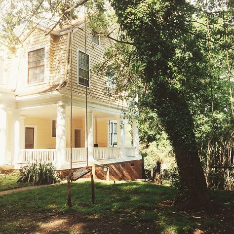 Dream home Family Life Aesthetic, Midwest House, Vintage Inspired Bedroom, Sunday Kind Of Love, Girl Apartment, Apple Trees, House Photography, Backyard Paradise, Life Aesthetic