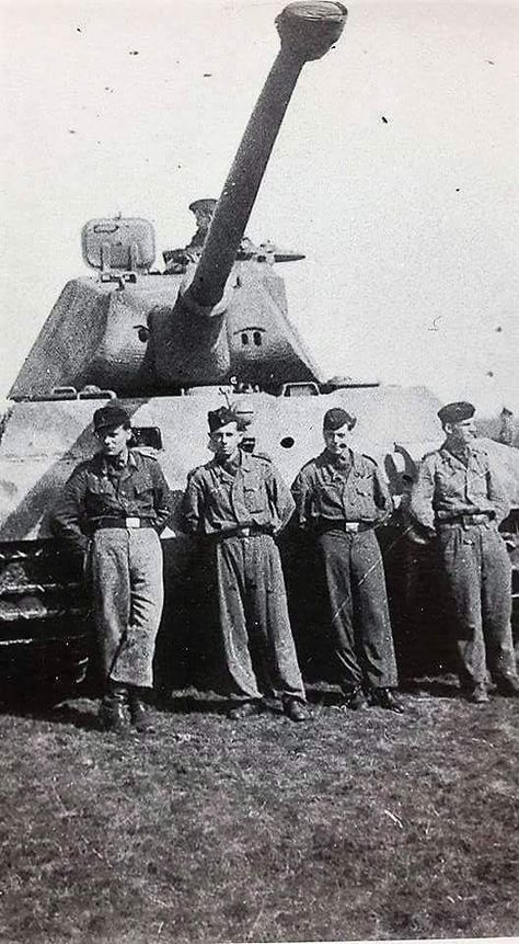 Tank Warfare, Tiger 2, King Tiger, Military Photography, Tiger Ii, Wwii Photos, German Soldiers Ww2, Tank Destroyer, Tiger Tank