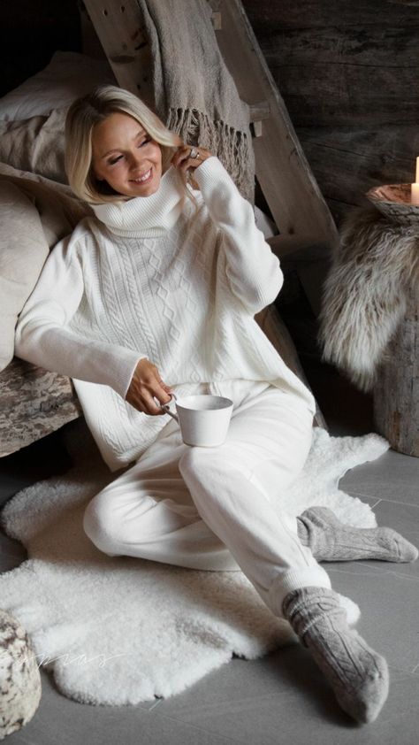 Hygge Outfit Winter, Hygge Clothes, Hygge Outfit, Hygge Clothing, Hygge Fashion, Aesthetic Winter Outfit, Lifestyle Photography Women, Hygge Aesthetic, Wfh Outfits