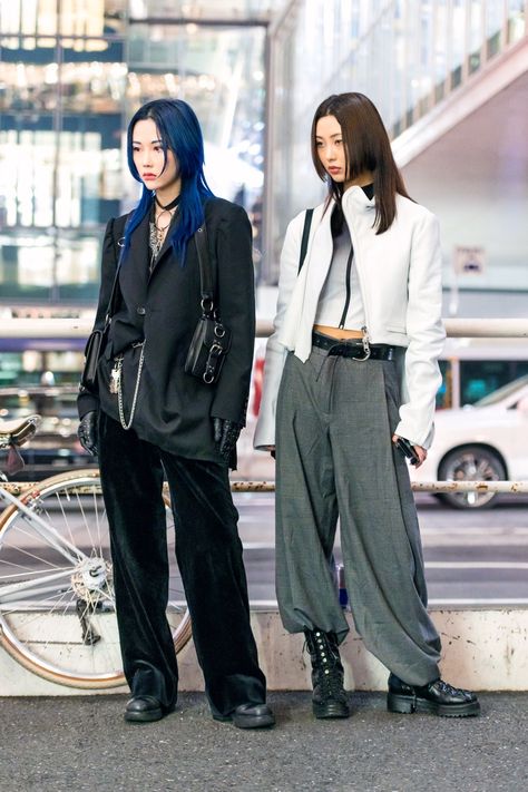 The Best Street Style From Tokyo Fashion Week Spring 2020 | Vogue Tokyo Winter Fashion, Japan Lookbook, Japan Street Fashion, Tokyo Fashion Week Street Styles, Jp Fashion, Japan Fashion Street, Tokyo Fashion Week, Chinese Fashion Street, Harajuku Street