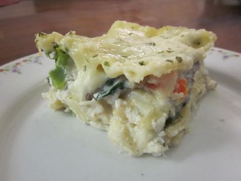 Chicken and Vegetable Lasagna With Alfredo Sauce - Delishably Lasagna With Alfredo Sauce, Fowl Recipes, Vegetable Lasagne, Chicken Alfredo Lasagna, Alfredo Lasagna, Veggie Lasagna, Raw Spinach, Vegetable Lasagna, Classic Lasagna