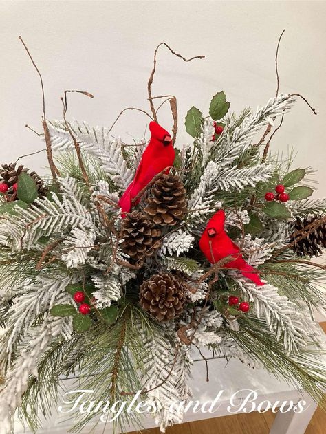 Cardinal Wreaths, Xmas Arrangements, Spring Centerpiece Ideas, Boys Party Favors, Grave Arrangements, Christmas Urns, Pinecone Crafts Christmas, Christmas Dining Table Decor, Church Altar Decorations