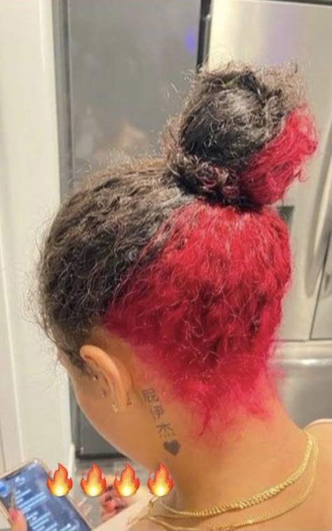 Pink Hair Back Of Head, Red Dip Dye Hair Black, Pink And Red Split Dye Hair, Red Hair Black Women Natural, Pink And Red Hair Split, Red Skunk Stripe Hair, Split Dyed Hair Red And Orange, Split Dye Pink And Orange, Red Skunk Stripe