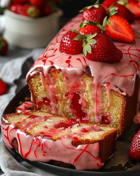 Strawberry Loaf Cake, Strawberry Loaf, Strawberry Cake Recipe, Loaf Cake Recipes, Strawberry Cake Recipes, Warm Cake, Loaf Cake, Moist Cakes, Dessert Cupcakes