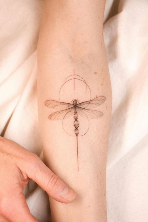 Dragon Fly Mandala Tattoo, Tattoo Modern, Hipster Tattoo, Dragonfly Tattoo Design, Boho Tattoos, Spine Tattoos For Women, Dragonfly Tattoo, Spine Tattoos, Tattoo Designs And Meanings