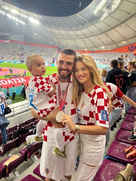 Wags Soccer, Izabel Kovacic, Soccer Dad Shirt, Mateo Kovacic, Players Wives, Mateo Kovačić, World Cup Semi Final, Football Girlfriend, Footballers Wives