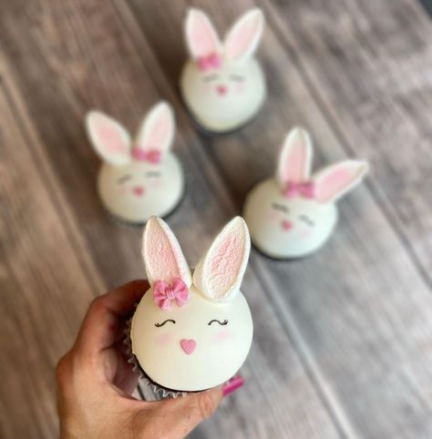 Shanny Dahl/Sugar 'n Spice on Instagram: “These have got to be the easiest bunny cupcakes ever! 🐰 Wanna see...keep swiping through the pics #cupcakes #bunny #bunnycupcakes…” Bunny Cupcakes Ideas, Yellow Cupcakes, Bunny Cupcakes, Themed Cupcakes, Got To Be, Bday Ideas, Sugar And Spice, Cupcake Cakes, Cake Toppers