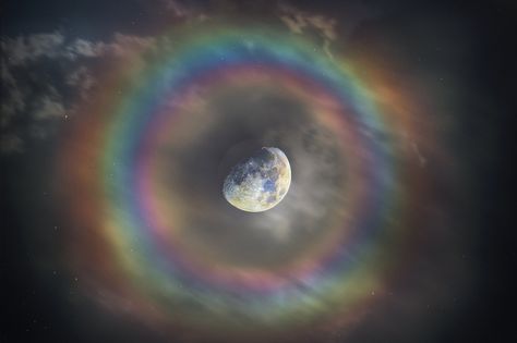 Moon Rainbow, Moon Surface, Moon Photos, Rare Images, Rainbow Rings, Moon Pictures, Atmospheric Phenomenon, Rainbow Aesthetic, Light Rays