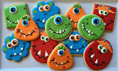 Monsters can be cute too! | Cookie Connection Monster Cookie Decorating, Monster Face Cookies, Monster Royal Icing Cookies, Monster Cookies Royal Icing, Monster Halloween Cookies, Monster Decorated Cookies, Monster Cookies Decorated, Monster Sugar Cookies, Pumpkin Sugar Cookies Decorated