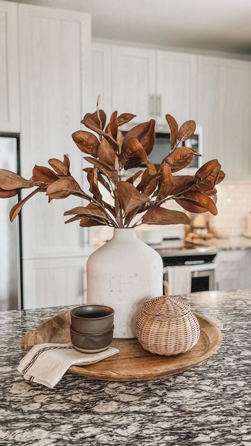 Fall Modern Kitchen Decor, Fall Decor Interior Design, Fall Decor Bar Counter, Fall Home Decor Kitchen Island, Fall Decor For Island Kitchen, Fall Decor Organic Modern, Autumn Island Decor, Built In Fall Decor, Modern House Fall Decor