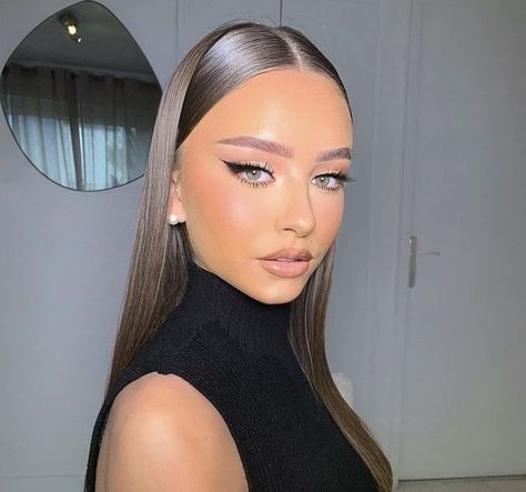 Beautiful Dresses Elegant Short, Best Celebrity Makeup Looks, Sleek Straight Hair Behind Ears How To, Straight Hair With Slick Front Pieces, Sleek Front Hair Down Straight, Sleek Swooping Part, Straight Hair With Front Slicked Back, Glam Straight Hair, Middle Part Sleek Hair