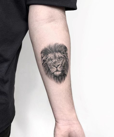 Freegomes Tattoo Artist on Instagram: “Leão 🦁 Estilo Micro Realismo, feito apenas com uma agulha 3RL. #Tatuagemdeleão . . . . #lion #liontattoo #tattoo #tatuagemrealista…” Tattoo 2024, Artist On Instagram, Tattoo Artist, Skull Tattoo, Lion, Tattoos, On Instagram, Instagram