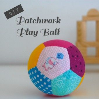 Tutorial: Patchwork Play Ball Made With English Paper Piecing Fabric Balls, Baby Ball, Fabric Sewing Patterns, Handmade Baby Gifts, Sewing Tutorials Free, Fabric Toys, Sewing Toys, English Paper Piecing, Play Ball