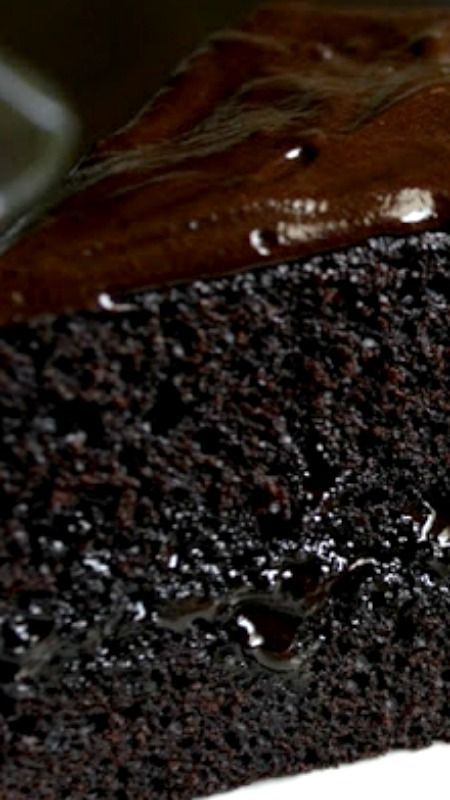 Chocolate Fudge Cake Recipe ~ This is an incredibly moist, super duper chocolatey cake!: Chocolate Fudge Cake Recipe, Fudge Cake Recipe, Resep Brownies, Chocolate Fudge Cake, Dark Chocolate Cakes, Fudge Cake, Moist Chocolate Cake, Cake Frosting, Super Duper