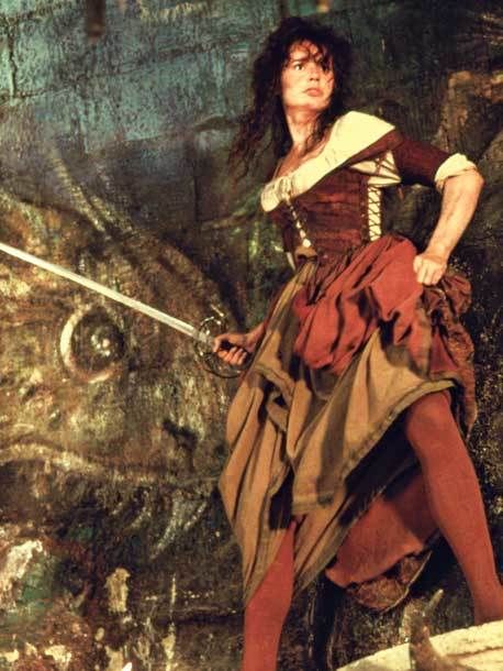 cutthroat-island-geena-davis04 Cutthroat Island, Geena Davis, Pirate Queen, Walking The Plank, Pirate Outfit, Strong Female Characters, Fest Outfits, Pirate Woman, Pirate Life