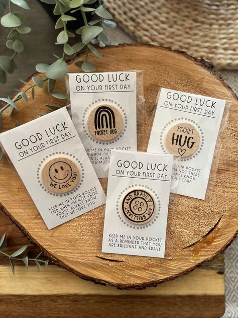 This cute little wooden Pocket Hug token is the perfect little gift to let someone know you care on their first day! For the first day of kindergarten, college, or even a new job. Gifting ideas:  *Tucked into a child's lunch box, backpack, or purse *First day of school gift  *Snuck into a friends bag or desk   *Added to a gift bag or basket *A going away gift for a special person.  Pocket Hug measures about 1.5"  This listing is for ONE Pocket Hug. There is an option to add a short message to th Lunch Box Backpack, Box Backpack, First Day Of School Gift, Blessing Bags, Pocket Hug, Neuer Job, Kindergarten First Day, School Event, Love Token