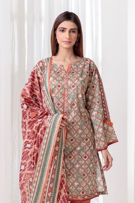 Simple Lawn Suit Design, Lawn Suit Design, Bonanza Satrangi, Cotton Suit Designs, Simple Dress Casual, Kameez Designs, Dresses By Pattern, Lace Dress Design, Latest Dress Design