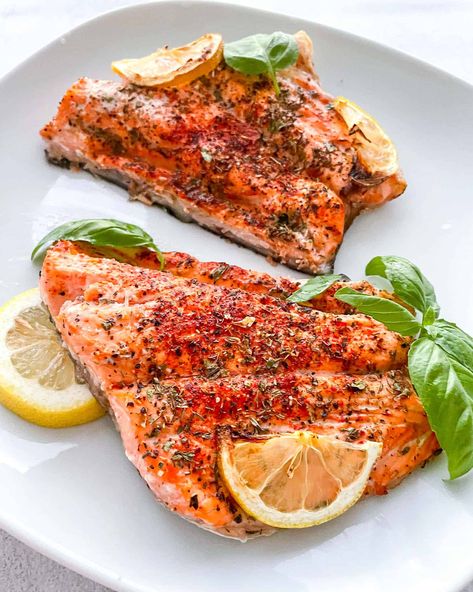 This Air Fryer Salmon recipe will show you how to make salmon quick and easy. In less than 15 minutes, you’ll have perfectly cooked salmon. Wild Caught Sockeye Salmon Recipes, Air Fryer Sockeye Salmon, Air Dry Salmon, Wild Caught Salmon Recipes, Wild Alaskan Salmon Recipes, Pink Salmon Recipes, Salmon Filet Recipe, Sockeye Salmon Recipes, Fried Salmon Recipes