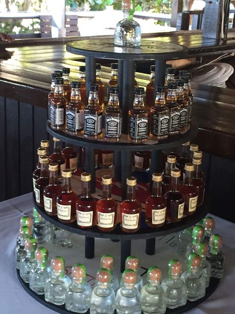 Shot Cart Wedding, Jack Daniels Shots, Wedding Shots Alcohol, Dad Party Theme, Yurt Decor, Wedding Cake Bar, Wedding Alcohol, Wedding Drink Station, Cake Shots