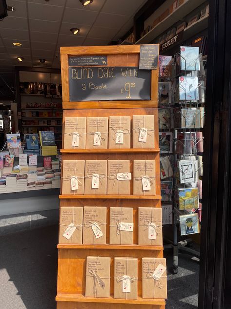 Cute Blind Date with a book idea! Love this Blind Date With Books, Book Stall Display Ideas, Library Cafe, Stall Display, Blind Date With A Book, Date With A Book, Antique Booth, Blind Date, Blind Dates