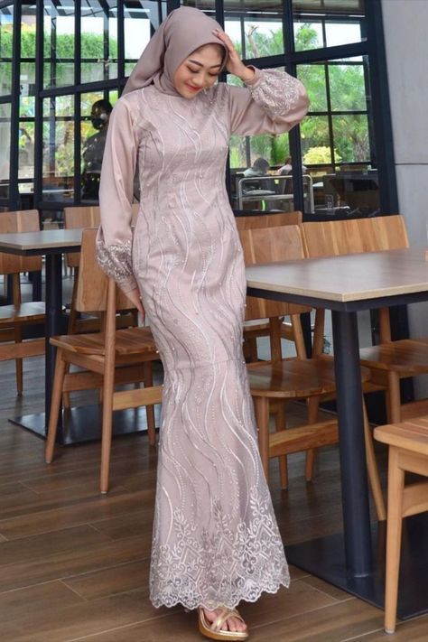 Dress Kondangan Modern, Model Dress Kebaya, Dress Brokat Modern, Kondangan Outfit, Dress Muslim Modern, Braidsmaid Dresses, Kebaya Modern Dress, Dress Pesta, Hijab Wedding